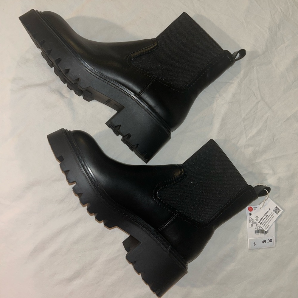 NWT Stradivarius Lug Sole Boot
